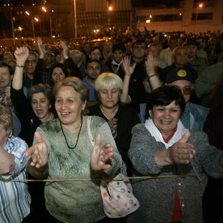 Masový protest opozície proti