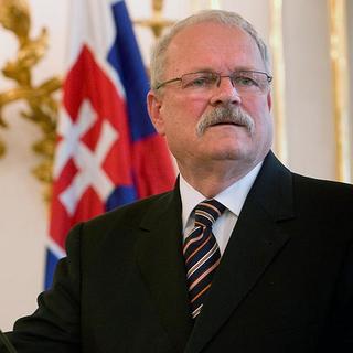 Gašparovič odobril zrušenie vojenských