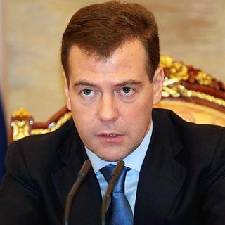 Medvedev obvinil USA z