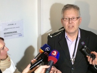 Peter Lipták aktuálne čelí polícii, ktorá mu kontroluje počítače, aj novinárom.