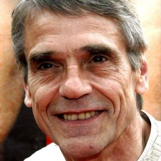 Jeremy Irons sa vráti