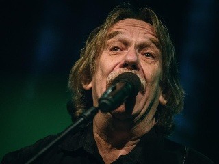 Smutný hokejista v plnej