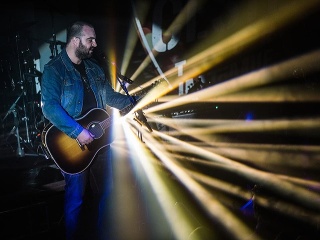 Tásler sa nenechá rušiť: