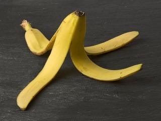 Nevyhadzujte banánovú šupku, zatočí