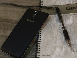 Tento smartfón stojí iba