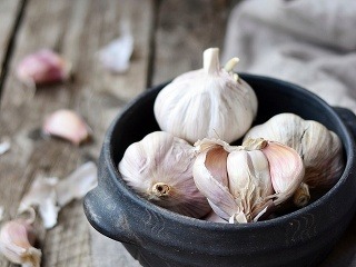 Cesnak je výborným dochucovadlom