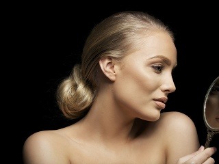 Krásna, rozžiarená a spevnená