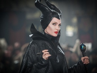 Angelina Jolie ako Maleficent