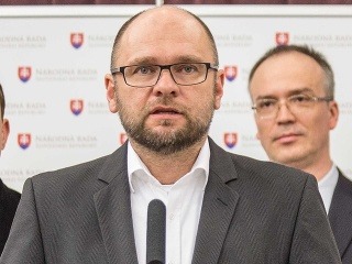 Zľava: Predseda strany NOVA