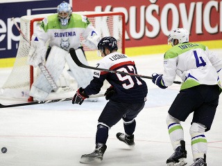 Patrik Lušňák (uprostred) zo