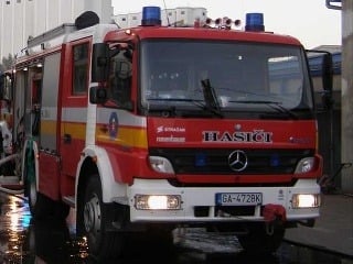 V Komárne horelo, hasiči