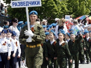 V Rusku pochodovali stovky
