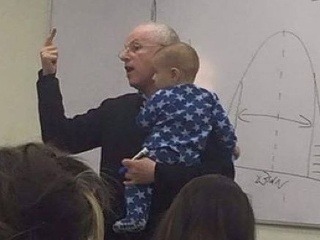 Tohto profesora nemožno nemilovať