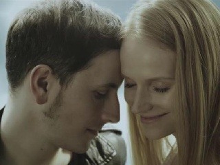 Nocadeň má šieste video