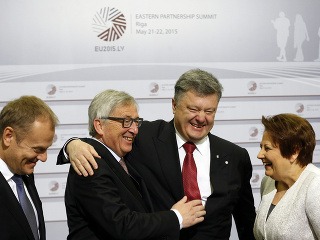 Jean Claude-Juncker (druhý zľava)
