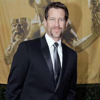 James Denton ostane v