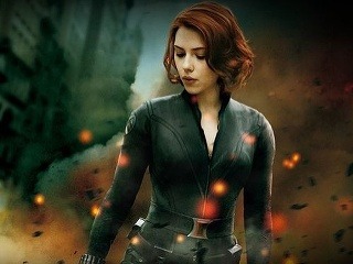 Scarlett Johansson ako Black