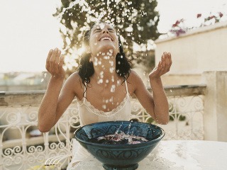 Čistenie tváre by mala