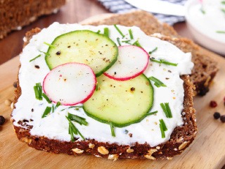 Cesnaková, lososová, sardinková: Výborné