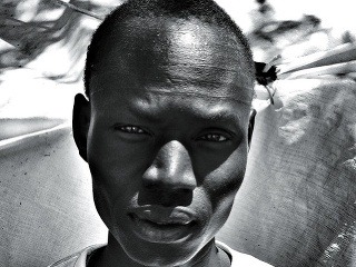 JUŽNÝ SUDÁN. 2014. MAGNA