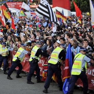 AUSTRÁLIA: Demonštrantov do pápežovej