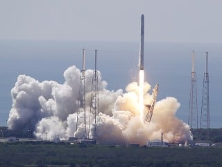 Raketa SpaceX sa krátko