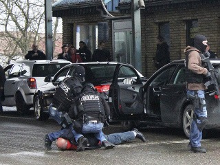 Bosnianski policajti klepli po