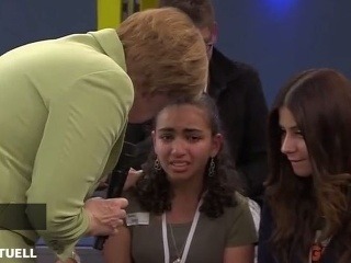 VIDEO Merkelová rozplakala malú