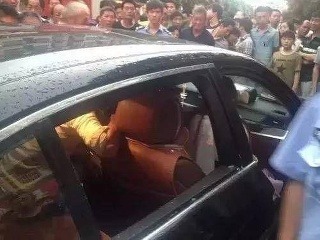 Matka nechcela poškodiť auto