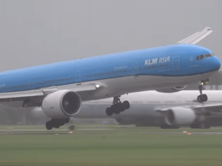 VIDEO Strašidelné pristávanie lietadla