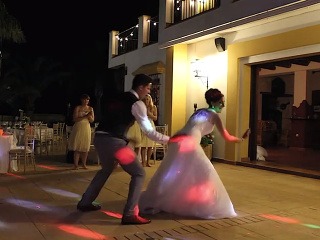 Bohovský tanec mladomanželov, na