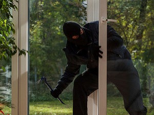 Domácnosti dovolenkárov lákajú zlodejov: