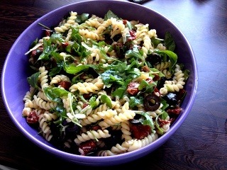 Cestovinový šalát s talianskou