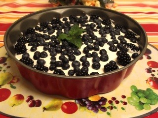 Ľahučká ovocná torta je