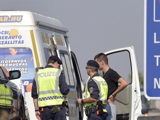 Rakúska polícia kontroluje autá