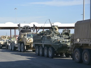 Konvoj vozidiel amerických vojakov