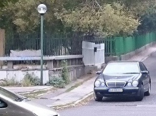 FOTO Parkovanie pri bratislavskom