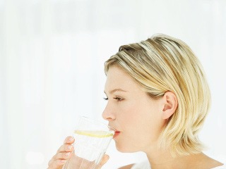 Pitie vlažnej vody s