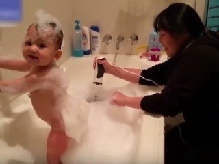 Mama vyrobila synovi perličkový