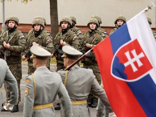 Slovenskí vojaci odchádzajú na
