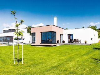 Veľké zasklené plochy prinášajú