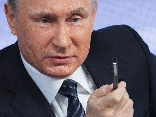 Putin dvíha varovný prst:
