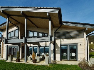 Moderný fínsky zrubový dom