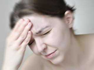 Nepodceňujte migrénu a strávte