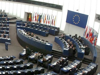 Európsky parlament opäť kritizuje