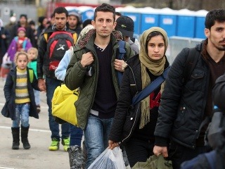 Migranti čakajúci na registráciu