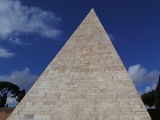 Cestiova pyramída