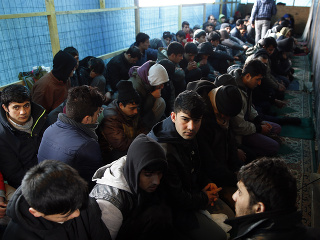 Migranti v kempe blízko