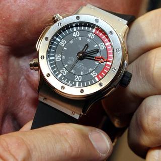 Švajčiarsky dizajnér ozdobil hodinky