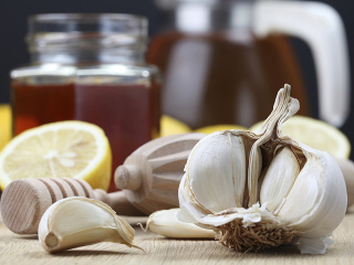 Cesnak a med predstavujú